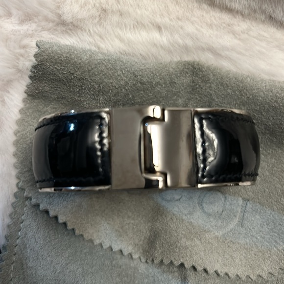 Gucci large black patent leather there and silver stone clasp bangle bracelet - Picture 8 of 17